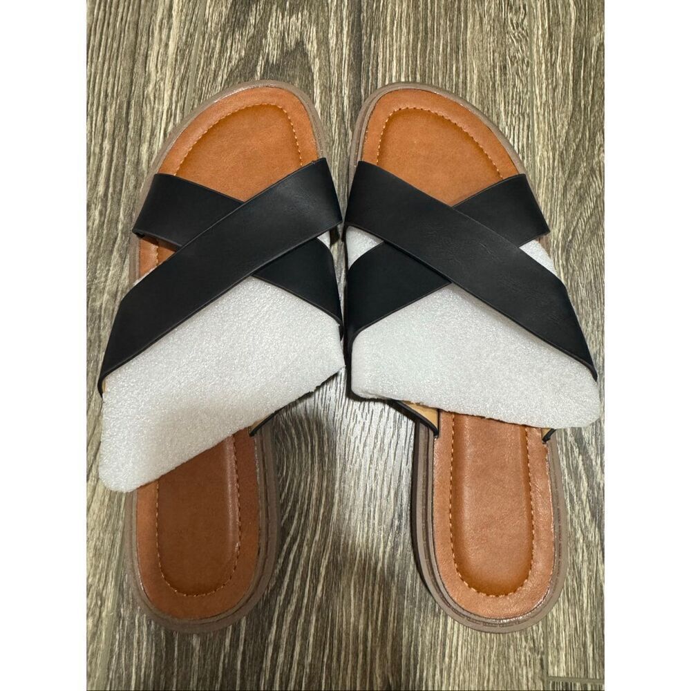 Women’s Black Flat Sandals 8.5 New